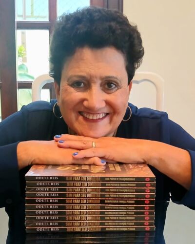 👉 Renda passiva não começa no investimento.

💬 Organização, consciência e disciplina.

Essa é a base da saúde financeira.

Muita gente acredita que tudo começa no investimento…
mas não.

✔️ Primeiro você organiza suas finanças

✔️ Depois aprende a diferenciar desejo de necessidade

✔️ Constrói sua reserva de emergência

👉 E só então começa a pensar no futuro.

⏳ Tempo + juros compostos + constância

👉 são os maiores aliados do seu dinheiro.

Não é sobre ter muito…
é sobre começar.

💾 Salve esse post para não esquecer.

#EducaçãoFinanceira #OdeteReis #SeuDinheiro #RendaPassiva #MetodologiaSIM